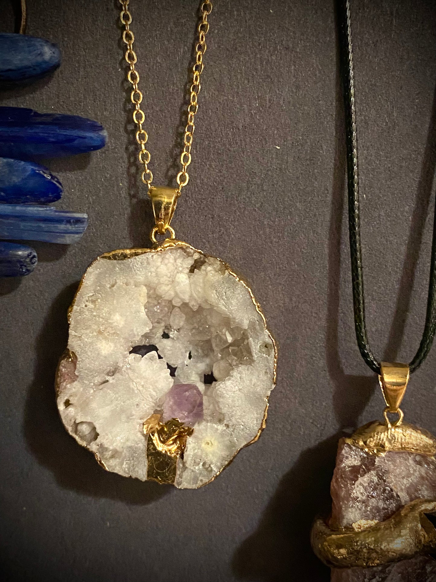 Natural Crystal Hollow Hole w/ Amethyst Tooth